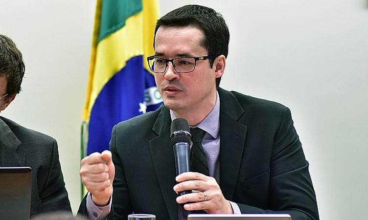 Deltan Dallagnol e Filipe Barros foram eleitos senadores pelo Paraná neste domingo (4)